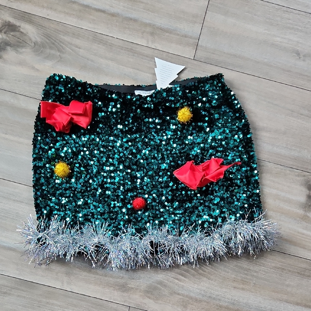 Sequin Embellished Skirt with Red Accents NwT M